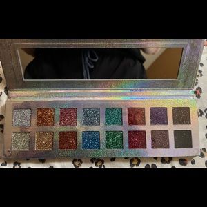 The Makeup Institute Los Angeles- Long wear vegan  glitter palette.